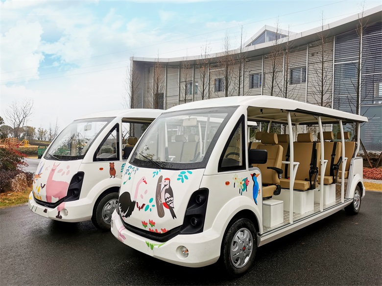 五菱11座国宾接待车