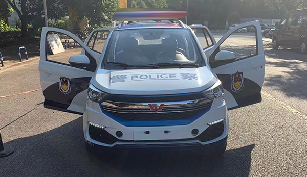 五菱EV100高速巡逻车